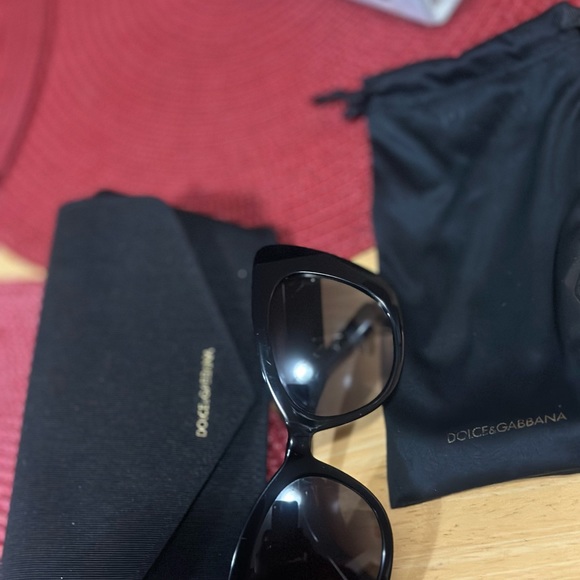 Dolce and Gabbana cateye glasses in black. Made in Italy - Picture 3 of 7